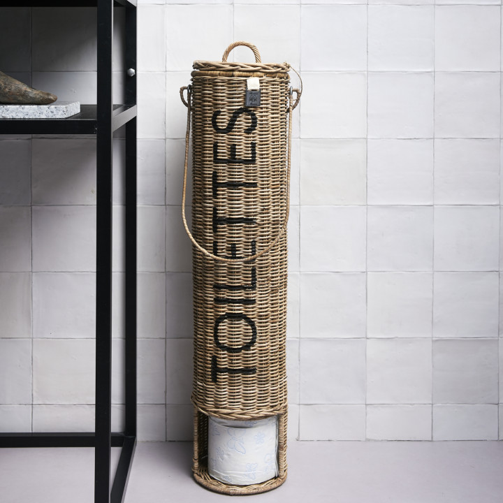 Rustic rattan toilettes