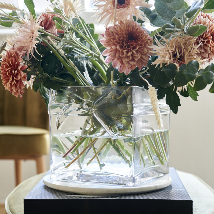 Pretty bow vase