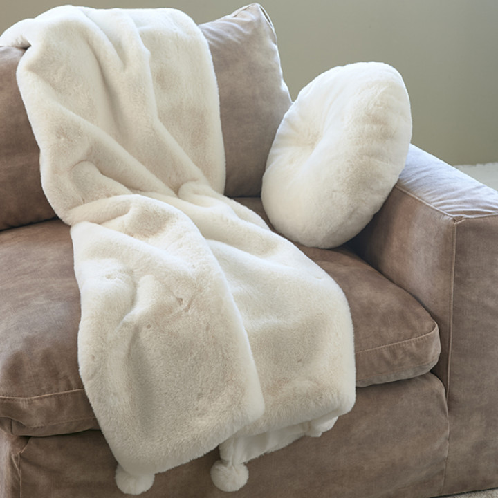 Cosy pompon faux fur throw 170x130