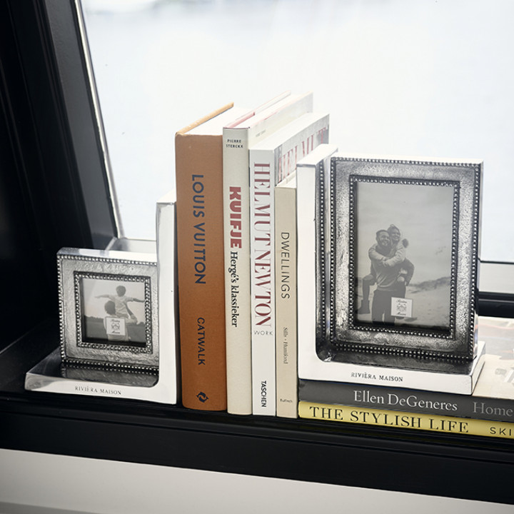 Making memories book stand
