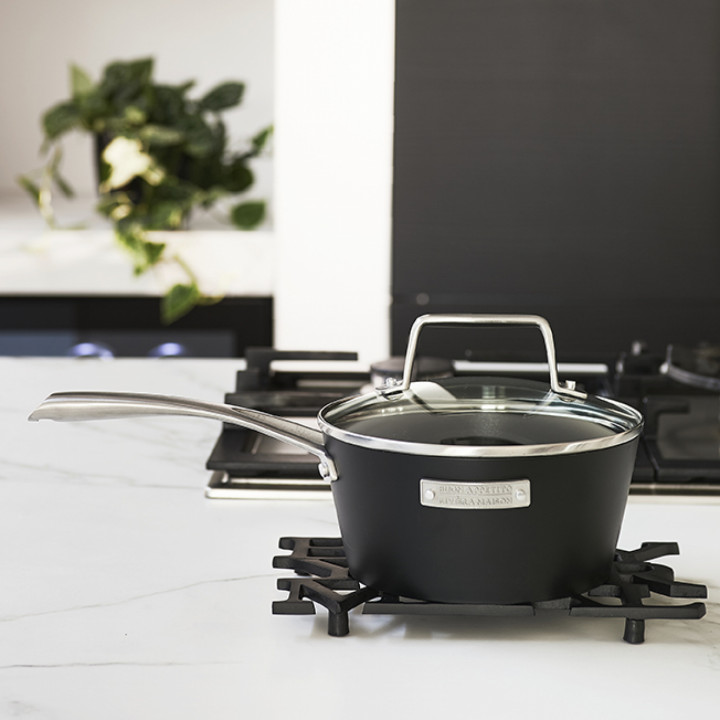 Buon appetito sauce pan with lid