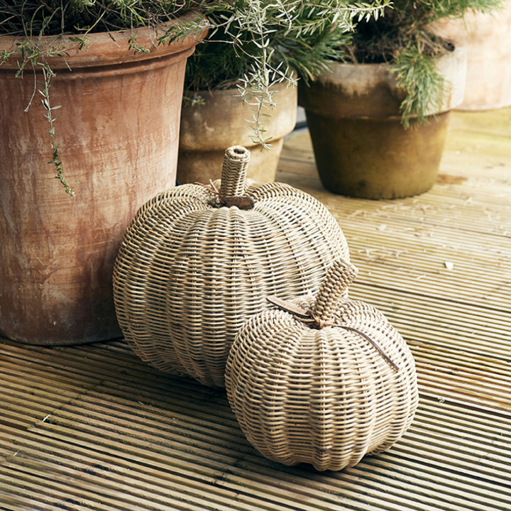 Rustic rattan pumpkin m