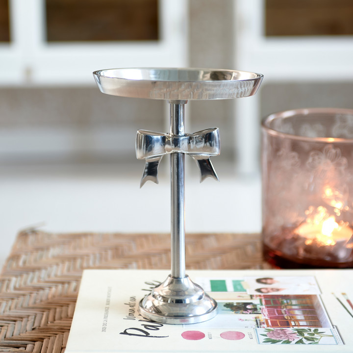 Classic bow cake stand s