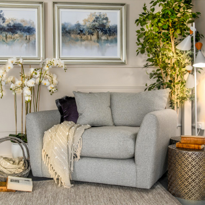 Richmond love seat